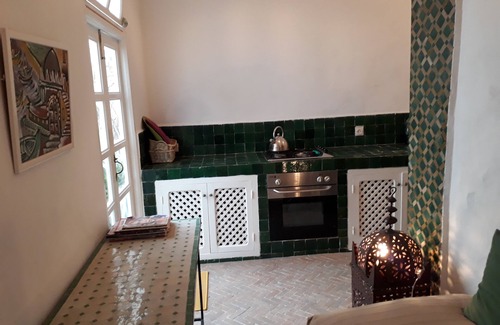 Medina House | Sunny Medina House-Covered Chill Patio-2-4 Persons