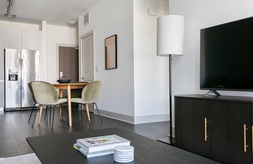 Grantville Apartment | Sunny Mission Valley 1BR w/Gym, W/D & Pool, nr shops, by Blueground