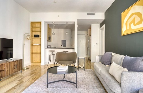 Mount Vernon Triangle Apartment | Sunny Mount Vernon 1BR w/Gym, W/D & Pool, near Chinatown, by Blueground