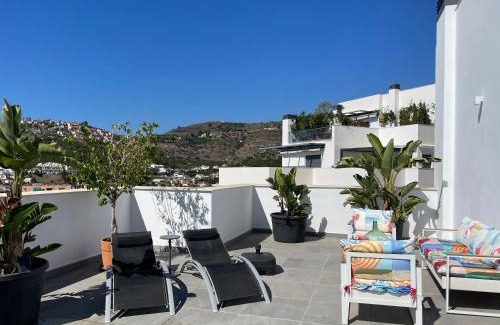 Velilla-Taramay Apartment | Sunny penthouse beach apartment with panoramic views