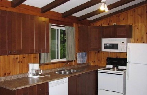 Seguin Cottage | Sunny Point Resort Cottages and Inn