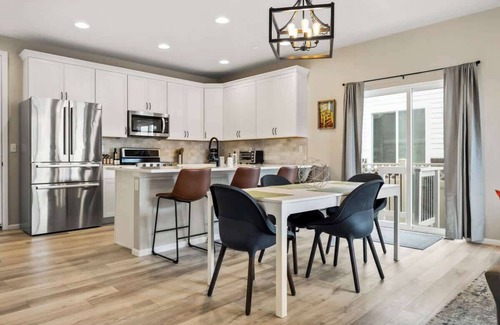 Westminster House | Sunny & Quaint Hidden Gem w/Office | Dog Friendly