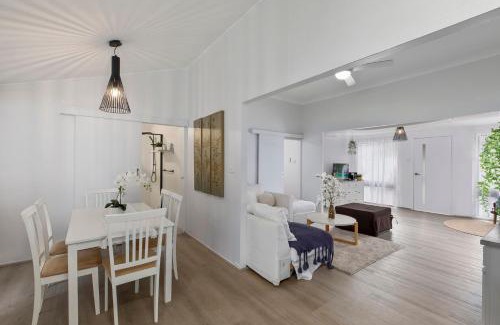 The Entrance North House | Sunny Shores Beach House