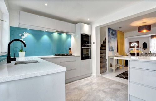 Brighton City Centre House | Sunny Side House - Great Central Location, Modern & Homely.