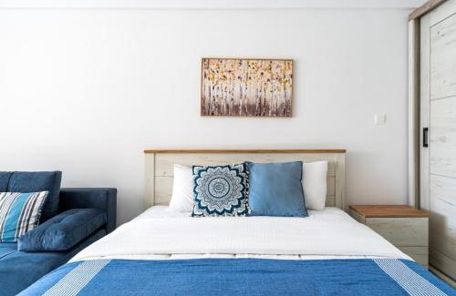 Larnaca City Centre Apartment | Sunny Side Studio W Terrace in Larnaca