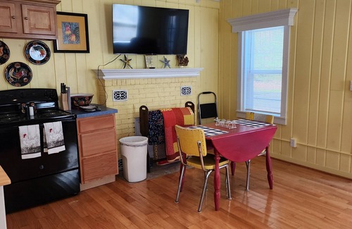 Northeastern Michigan Cottage | Sunny Studio Cottage steps away from the shores of Lake Huron in Greenbush, MI
