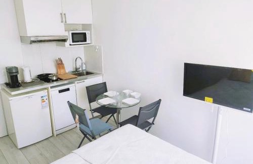 Parchamp–Albert Kahn Apartment | SUNNY Studio 2 steps from metro