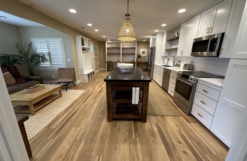 Draper Apartment | Sunny Suite! New Basement Retreat: Cozy & Spacious with Full Kitchen