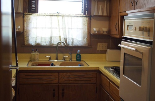 Shorewood House | Sunny Upper Flat in Shorewood. Great location, great community!