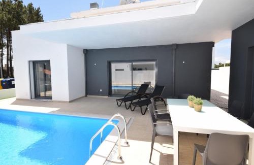 Caldas da Rainha Villa | Sunny Villa Near Óbidos w Beaches
