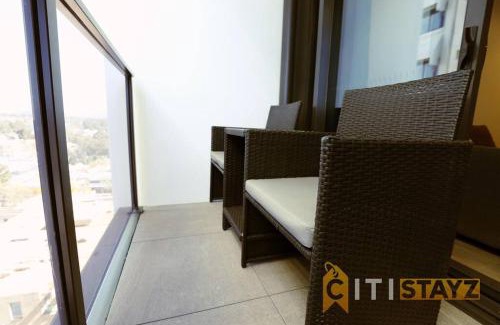 Phillip Apartment | Sunny Yellow, 1Bd 1Bth 1Car Apt - Woden CBD