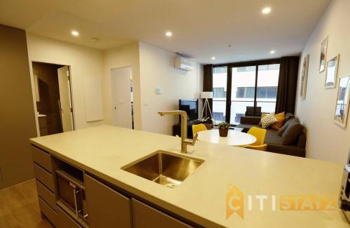 Phillip Apartment | Sunny Yellow, 1Bd 1Bth 1Car Apt - Woden CBD