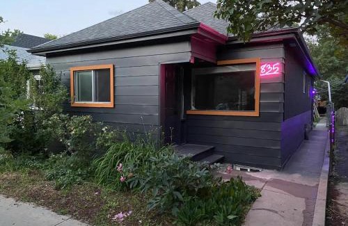 Sunnyside Apartment | Sunnyside 3 bdrm Trendy Kensington AC Garage