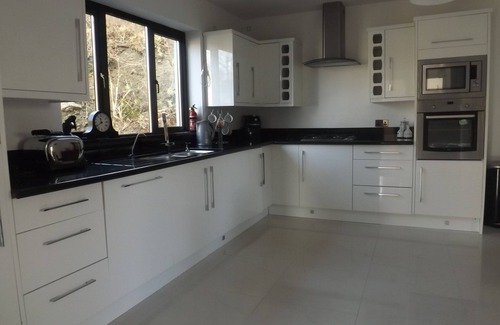 Ennistimon House | Sunnyside Cottage 2 bedroom/3 bath.