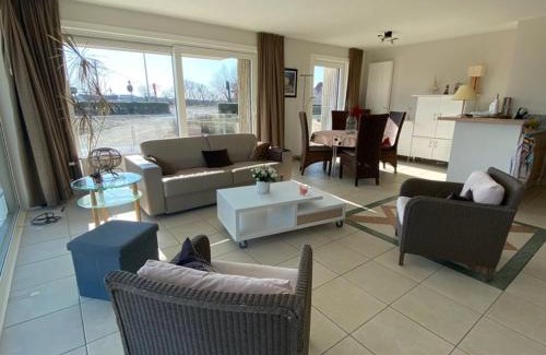 Nieuwpoort-aan-Zee Apartment | SunnySide-of-TheSea - with open view on nature, big terraces all around - very close to sea, beach, stores, restaurants & beach bars