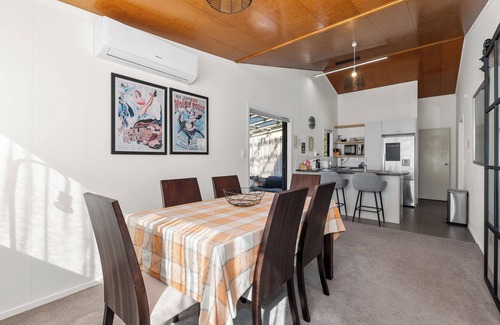 Mangawhai Heads Cottage | Sunnyside Spa Retreat - Mangawhai Holiday Home
