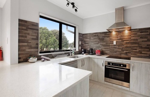Half Moon Bay House | Sunnyside Townhouse with Rumpus, Parking and Deck