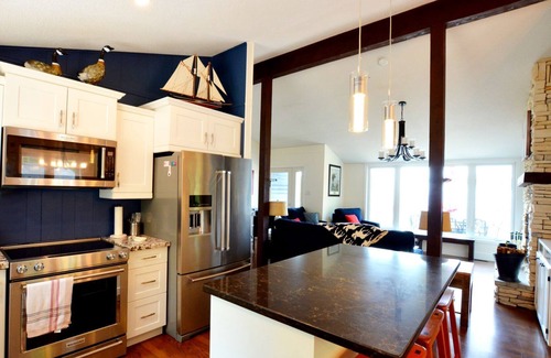 Gravenhurst Cabin | Sunnyside Up Summary: