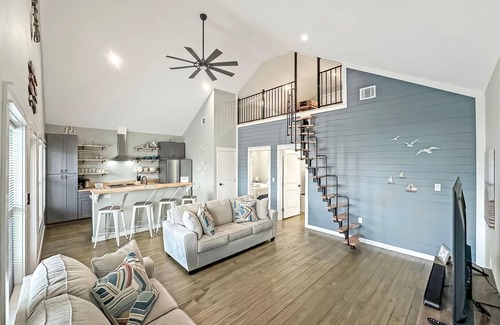 Crystal Beach House | Sunray Shore - a 2 bedroom plus loft, 2 bath, sleeps 8.