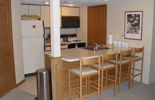 Seven Springs Condo | Sunridge/7Springs: SKI IN/SKI OUT, ski from deck