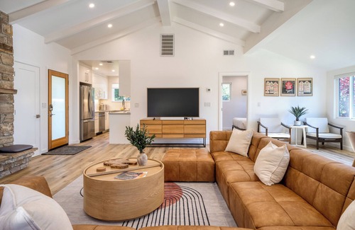 Monterey House | Sunridge Lookout by AvantStay | Big Backyard Oasis + Patio, Central Location