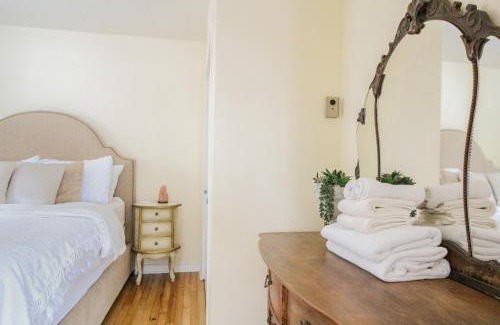 Meaford Apartment | Sunrise and Bayview with SNOW SHOES, WATERCRAFTS , BIKES