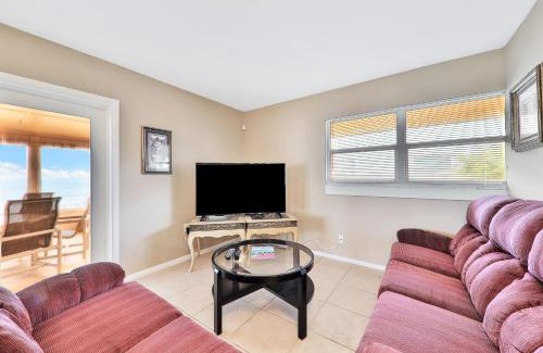 Painters Hill House | Sunrise Beach Retreat