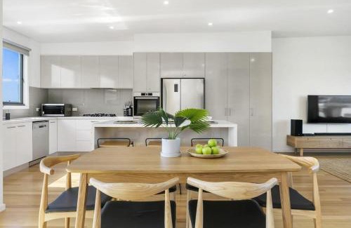 Torquay House | Sunrise Elegance in the Heart of Torquay