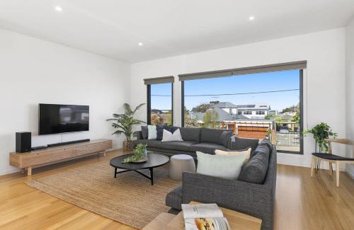 Torquay House | Sunrise Elegance in the Heart of Torquay