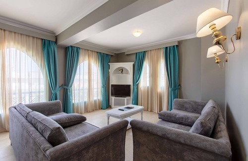 Village Road Resort | SUNRISE Garden Beach Resort - All inclusive