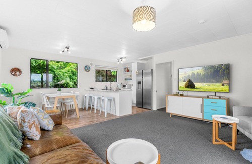 Snells Beach House | Sunrise Point - Snells Beach Holiday Home