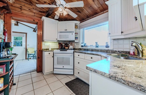Lion's Head Cottage | Sunrise Retreat: Waterfront Cottage w/Hot Tub & Stunning Views