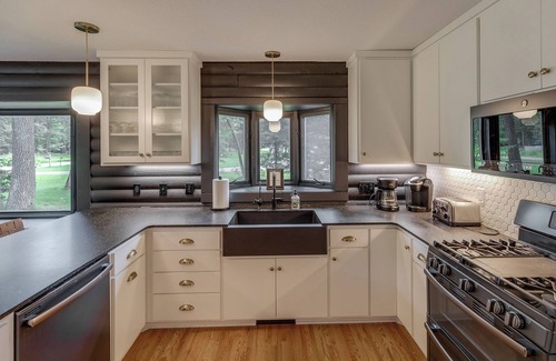 Brainerd House | Sunroom-Game room- Family Room- Kayaks, Games, Water Toys, Beach & Dock!