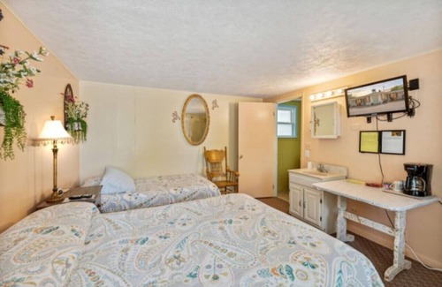 Hudson Hotel | Sunset Acres Motel - Room 5