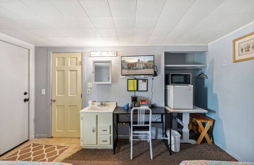Hudson Hotel | Sunset Acres Motel - Room 2
