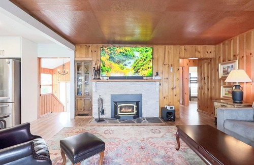 Dashwood Cottage | Sunset at SchadeView, Lake views! King Bed! Private Lake Access