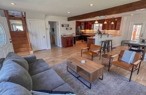 Irving House | Sunset Bay Luxe Family Fun House - Buffalo Region - Pool and Billiards Table