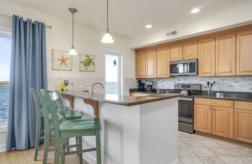 Deep Hole House | Sunset Bay Villa 118 - Waterfront, Deep-water boat slip!