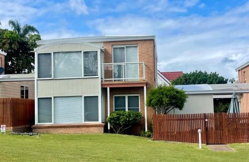 Soldiers Point House | Sunset Beach House 100mtrs to the Beach 3 Bedroom