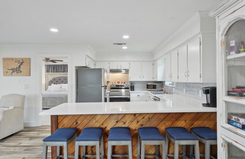 Graford House | Sunset Bluff @ PK | Dock and Hot Tub! Sleeps 12
