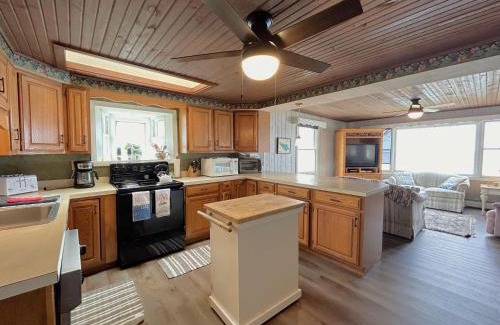 Moran House | Sunset Breeze