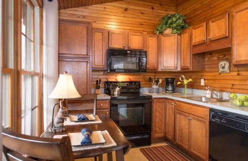 Steeles Tavern Cabin | Sunset Cabin, Hot tub and on site Spa!