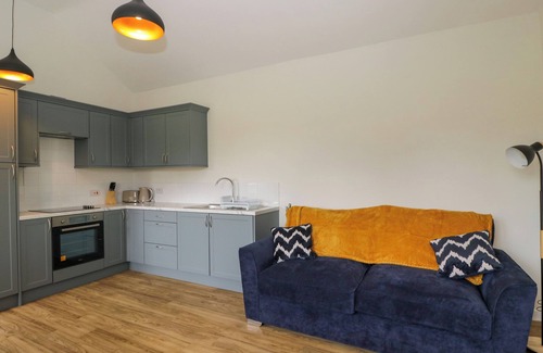 Towcester Cottage | SUNSET COTTAGE, pet friendly, with a garden in Tiffield