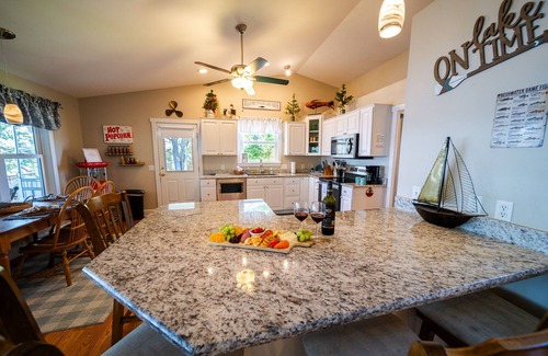 Newberry Shores House | Sunset Cove-Waterfront private dock, kayaks, your lake home!