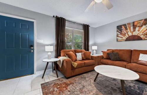 Gulfport Apartment | Sunset Getaway Spacious Retreat Near Beaches & Local Attractions