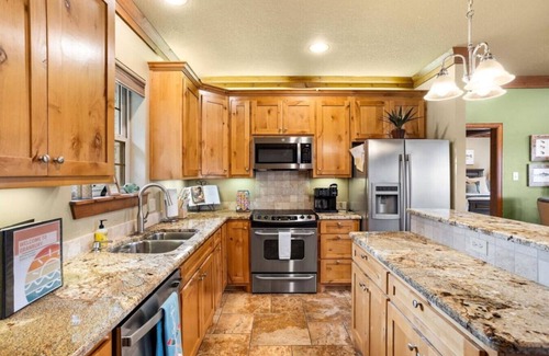 Granbury House | Sunset Hill Lakefront Retreat w/Dock & Views