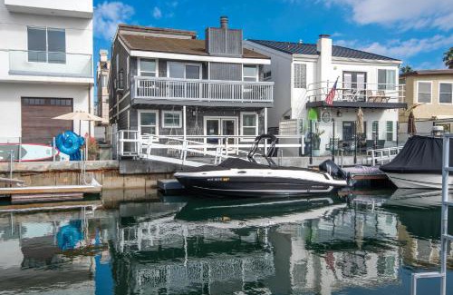 Sunset Beach House | Sunset Island 3 Level Home on the Water sleeps 10