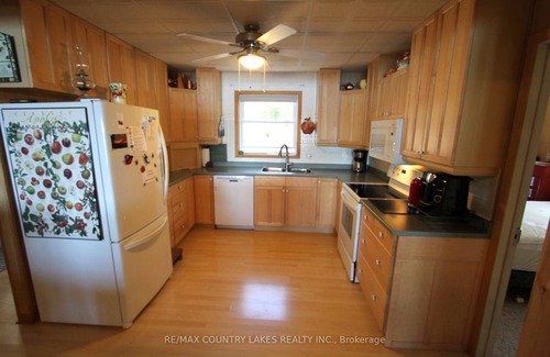 Kirkfield Cottage | Sunset Paradise with a Sandy Wade in Waterfront, less than 1.5 hour from Toronto