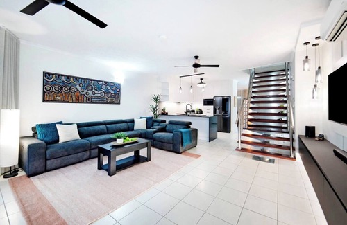 Larrakeyah Apartment | Sunset Penthouse Unique Panoramic Rooftop Retreat