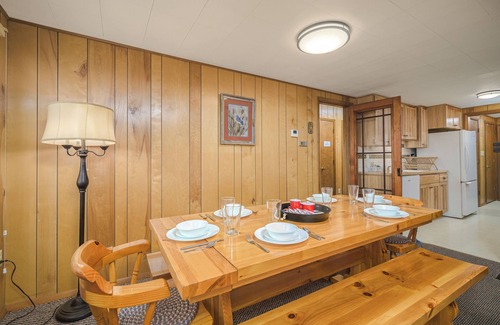 Rumely Cottage | Sunset Point Lake Cottage, Sauna + Aquapark Access